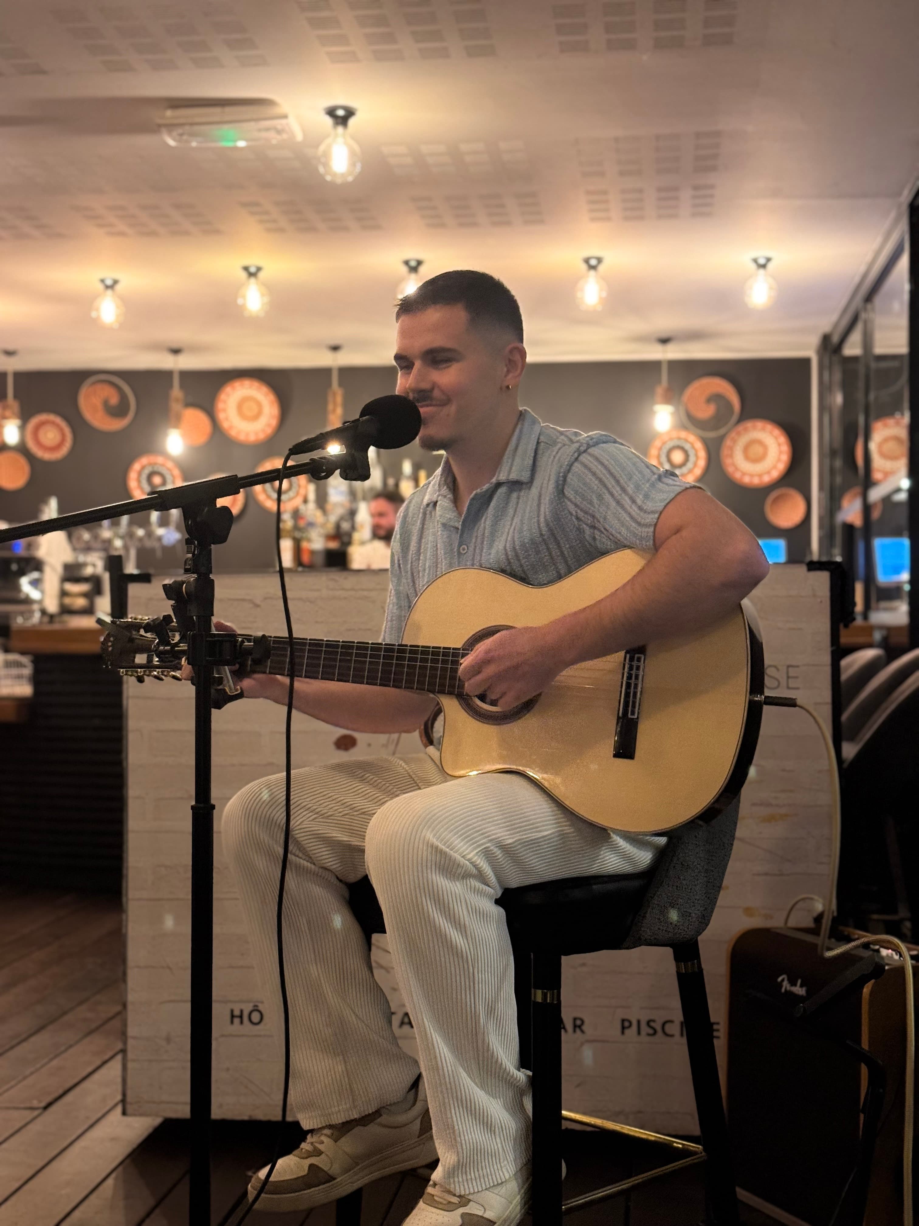 Chanteur Restaurant Montpellier — Lény MAZ